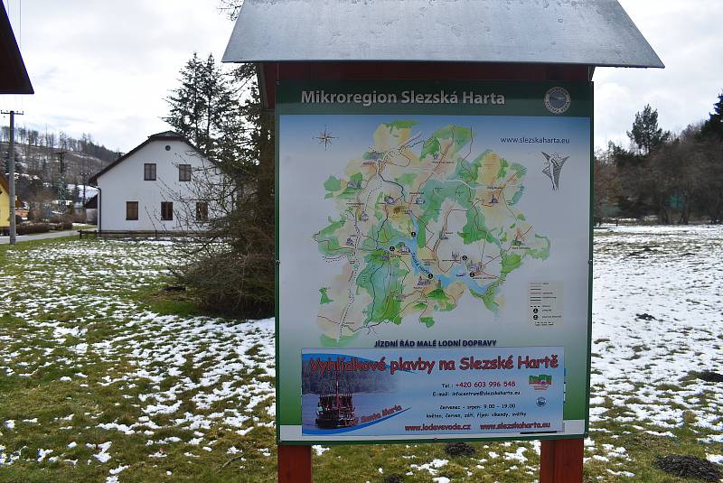 Před vybudováním Slezské Harty bývala Nová Pláň součástí Karlovce a pak Bruntálu. Dnes patří k nejmenším obcím v České republice.
