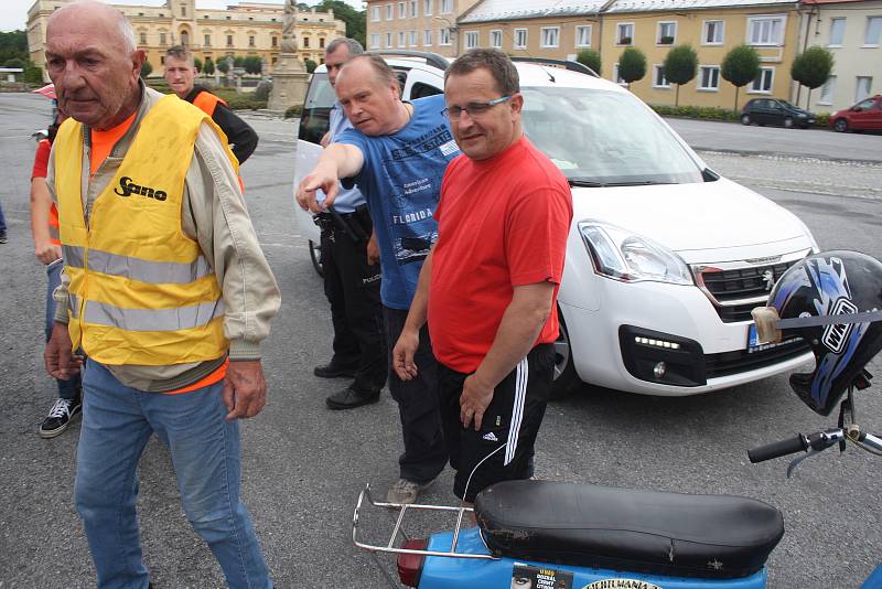 Fichtlmánii uspořádala iniciativa „Bohušov žije!“, aby mladším ročníkům připomenula legendární dopravní prostředek: Jawu Pionýr.