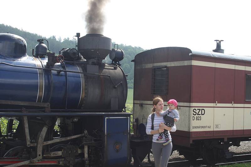 Mezinárodní den dětí připadl na sobotu 1. června. Jízda parním vlakem do Osoblahy s loupežníkem Hotzenplotzem bavila děti i rodiče.