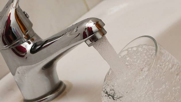 Nárůst ceny za pitnou vodu o téměř pětadvacet procent čeká zřejmě v příštím roce Jihlavany. Ilustrační foto.