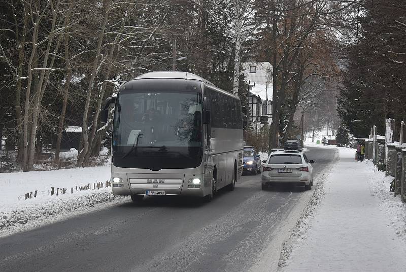 Jeseníky hlásí ideální sněhové podmínky a plná parkoviště v lyžařských střediscích. 28. ledna 2023