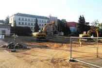 Podle vyjádření mluvčího bruntálské radnice Jiřího Ondráška by měla demolice hlavní budovy a přilehlých staveb skončit právě dnes, v úterý 25. srpna.