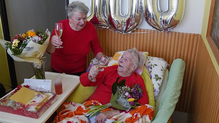V bruntálském Centru sociálních služeb pro seniory Pohoda ve čtvrtek 30. listopadu oslavila 100 let paní Zdenka Mecová.