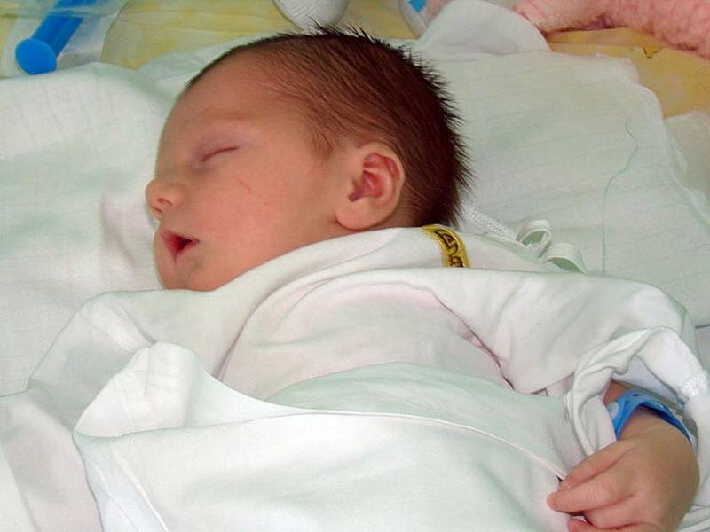 Paní Terez Melicherikové z Karviné se 25. července narodil prvorozený syn Jan Melicherik. Chlapeček měřil 51 cm a vážil 3100 g.