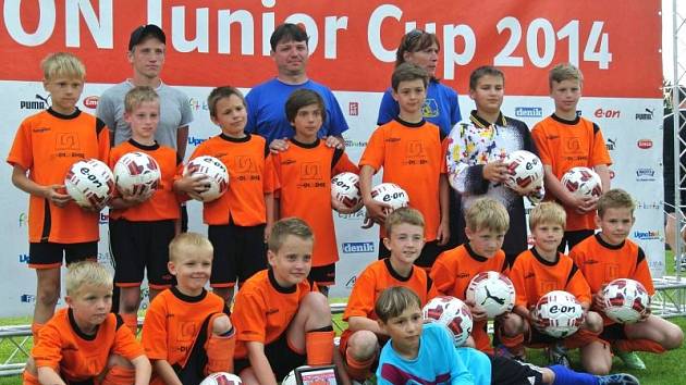 Mladí fotbalisté z rýmařovské přípravky podali na prestižním turnaji v Hulíně výborné výkony. Mezi čtyřiadvaceti týmy skončili šestí, jen jediný gól je dělil od účasti v semifinále.