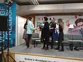 Bruntálští žáci na Knižním festivalu Ostrava. Natálie Bartošíková si zde převzala cenu v soutěži Nakresli si svůj komiks.