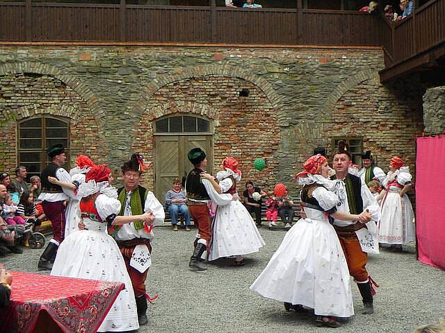 Historická akce Rekviem pro rytíře s celodenním programem na hradě Sovinci na Rýmařovsku. 