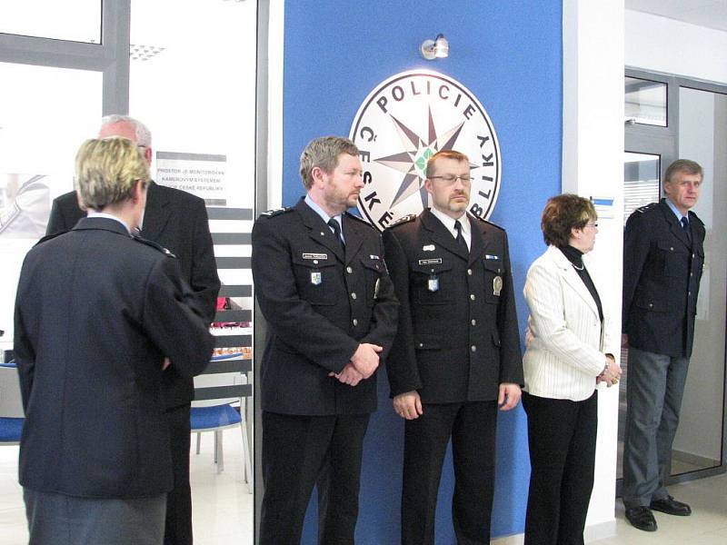Slavnostní otevření nové recepce s bezbariérovým přístupem proběhlo v úterý v budově Policie ČR ve Městě Albrechticích.