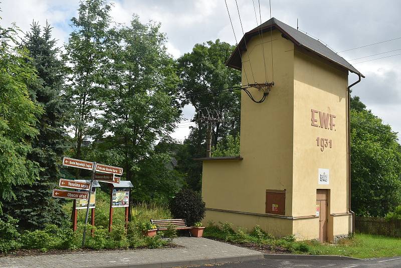 Mezina je dobrá adresa. Příměstská  obec v přírodě na břehu Slezské Harty leží pár kilometrů od Bruntálu.