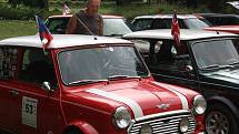 První automobil Mini byl vyroben v roce 1959. V Krnově se setkali majitelé těchto roztomilých autíček, aby oslavili šedesát let legendární značky.