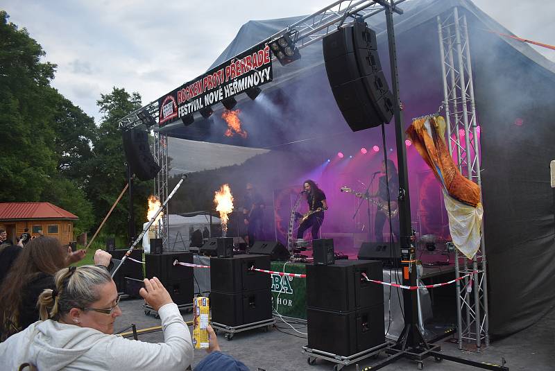 Desátý ročník festivalu Rockem proti přehradě, srpen 2021.