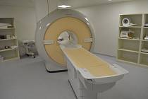 Nová magnetická rezonance v krnovské nemocnici je již v plném provozu. Jednou z prvních vyšetřených pacientek byla paní Tereza Kopcová.