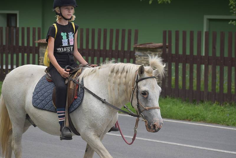 Pod Jiříkov spadají také místní části Kněžpole, Křížov, Sovinec a Těchanov.