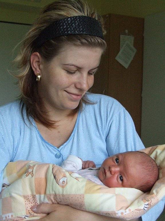 NIKOLAS HUDEČEK, narozen 16.5.2008, Staré Město, váha 3,4 kg, míra 50 cm, maminka Simona Lojšková, tatínek Dalibor Hudeček.