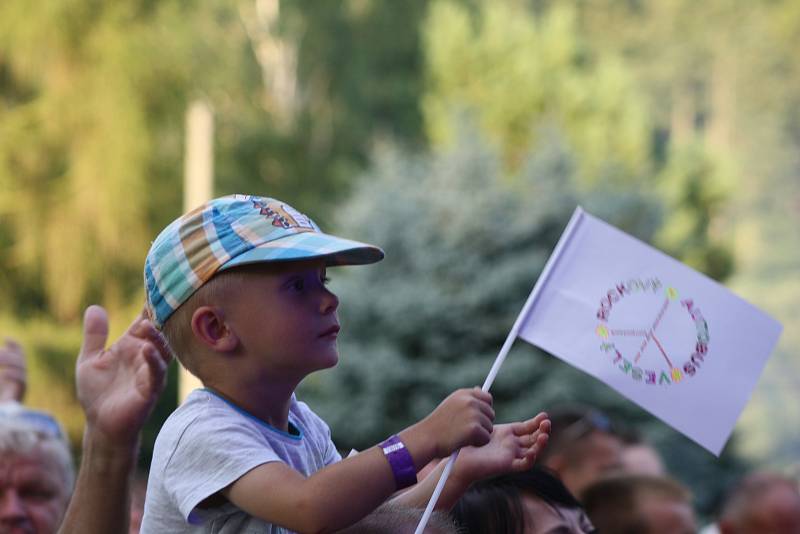 Šestý ročník rodinného festivalu Rockem proti přehradě v Nových Heřminovech.