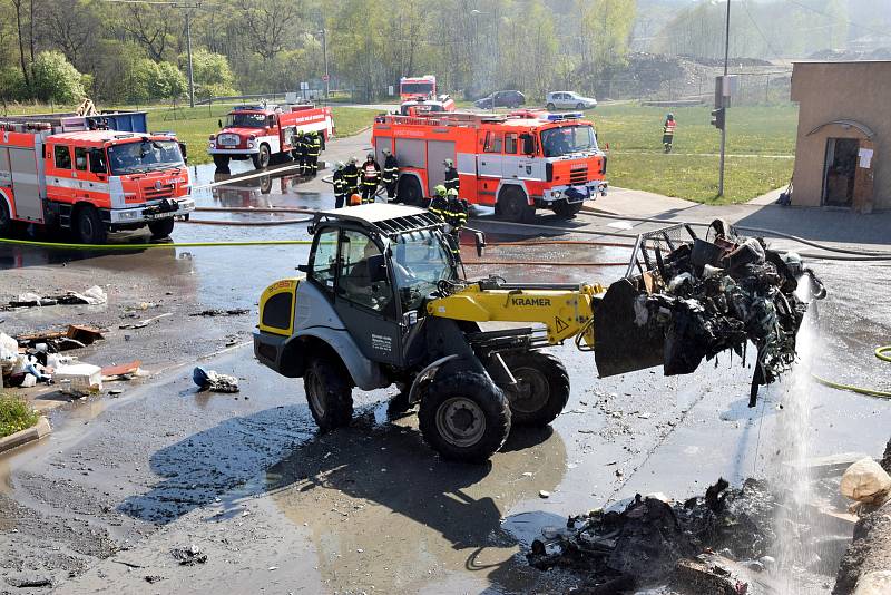 Sběrný dvůr v Rýmařově ve čtvrtek 7. května zasáhl požár.