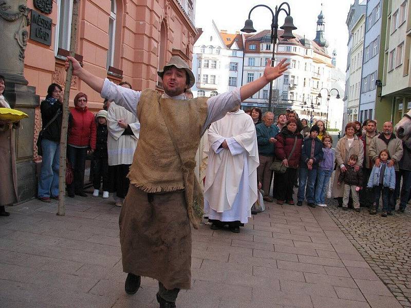 V neděli 15. listopadu zavítal do krnovských ulic průvod v čele se svatým Martinem na bílém koni.