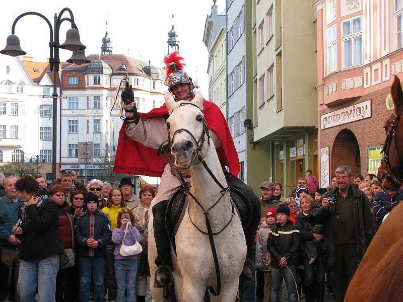 V neděli 15. listopadu zavítal do krnovských ulic průvod v čele se svatým Martinem na bílém koni.