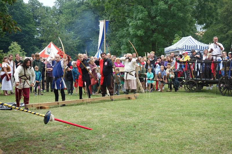 Velký lukostřelecký turnaj ve Slezských Rudolticích.