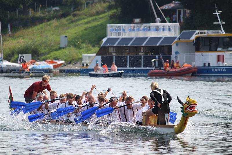 Na Slezské Hartě se už pošesté jel závod dračích lodí, který se stal největším závodem svého druhu v Moravskoslezském kraji.