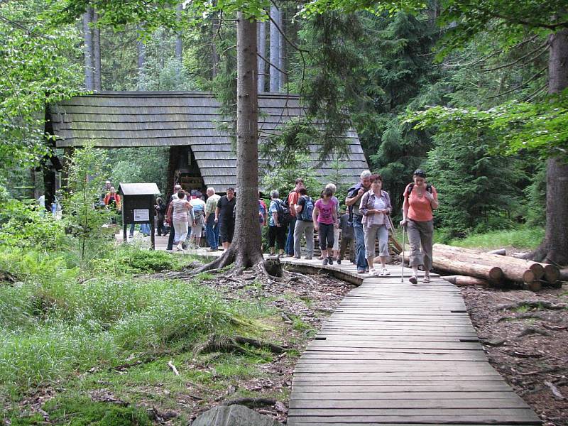 Rejvíz s velkým přírodním tahákem, Velkým mechovým jezírkem, patří údajně k druhému nejnavštěvova­nějšímu místu v Jeseníkách.