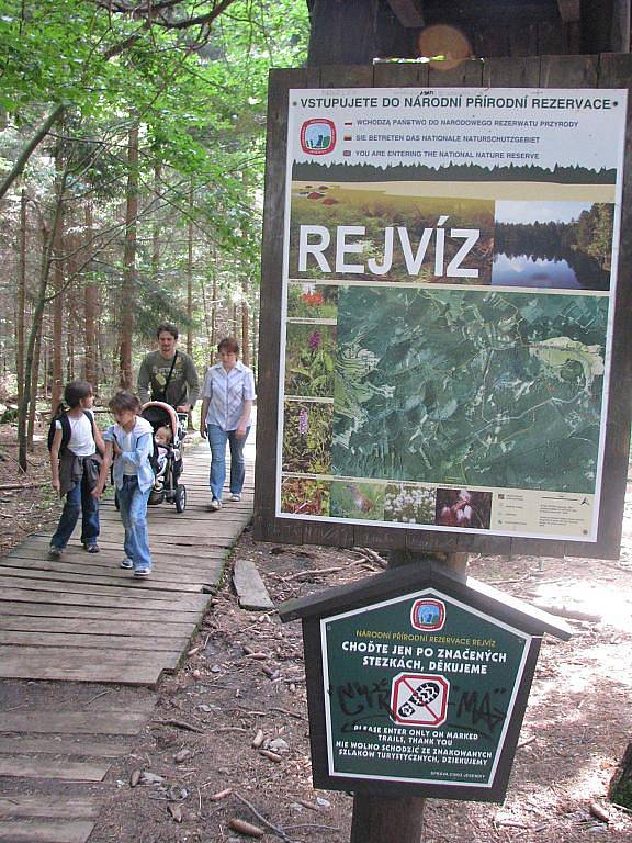 Rejvíz s velkým přírodním tahákem, Velkým mechovým jezírkem, patří údajně k druhému nejnavštěvova­nějšímu místu v Jeseníkách.