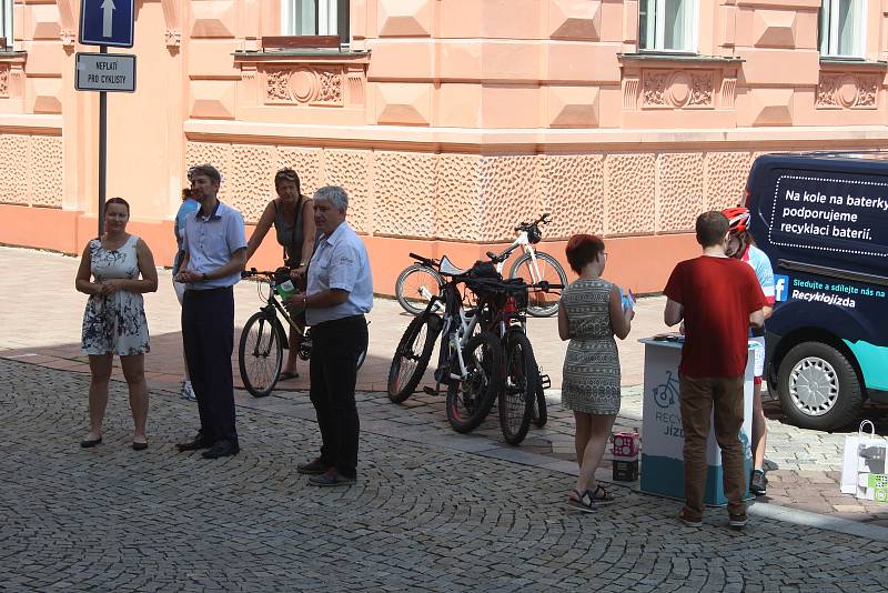 Recyklojízda zastavila na krnovském náměstí, a pak pokračovala do Bruntálu a do Rýmařova.