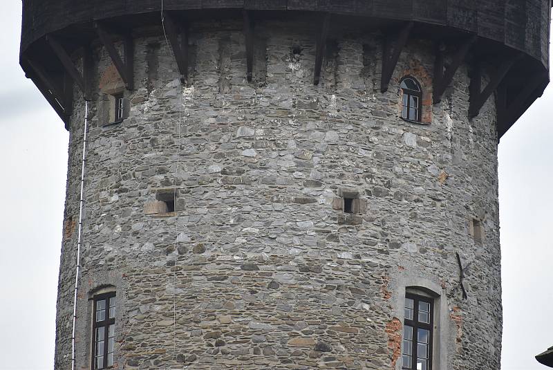 Pod Jiříkov spadají také místní části Kněžpole, Křížov, Sovinec a Těchanov.