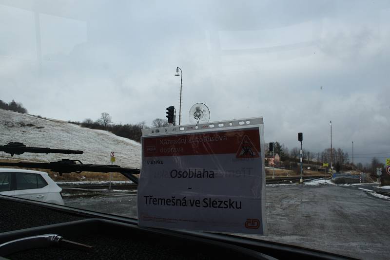 Výluka na Osoblažce má neobvyklý důvod. Od 15. ledna ani šedesát let stará lokomotiva – veterán nesmí vyjet na trať bez zabudované vysílačky.