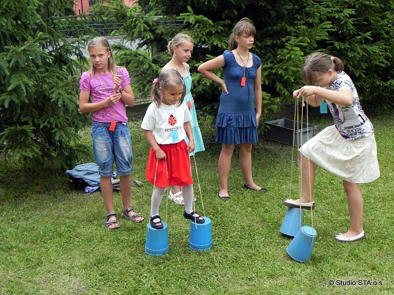 Česká Miss Tereza Chlebovská zpestřila bohatý program Zahradní slavnosti ve Městě Albrechticích. Oslavy pořádala místní Základní umělecká škola v úterý 19. června.