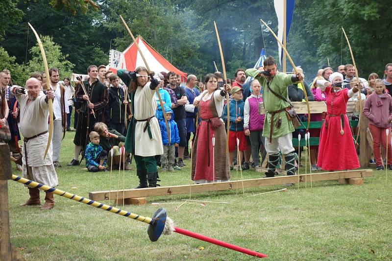 Velký lukostřelecký turnaj ve Slezských Rudolticích.