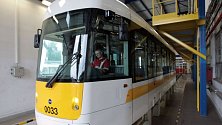Prototyp krnovské tramvaje byl po testech v Praze oficiálně představen v červnu 2015 v Ostravě.