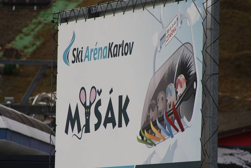 V zimním středisku Myšák v Karlově pod Pradědem jezdila poslední tři sezony dvousedačková lanovka. Letos tu bude mít premiéru čtyřsedačková lanovka s bublinou proti větru.