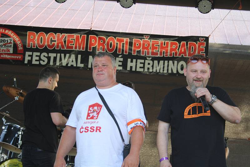 Šestý ročník rodinného festivalu Rockem proti přehradě v Nových Heřminovech.