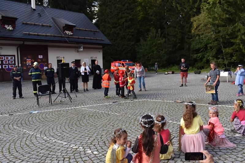 Slavnostní žehnání nového hasičského auta v Karlově Studánce, 26. září 2019.