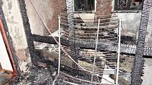 Požár bývalého hotelu Hruška v centru Bruntálu likvidovali v noci z 8. na 9. června hasiči.