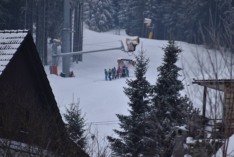 Ski areál Kopřivná v Jeseníkách hlásí výborné sněhové podmínky.  Únor 2021.