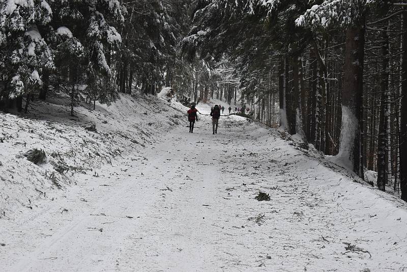 Dobrodružná cesta do Jeseníků a uzavřená silnice z Hvězdy na Ovčárnu. 4. února 2023