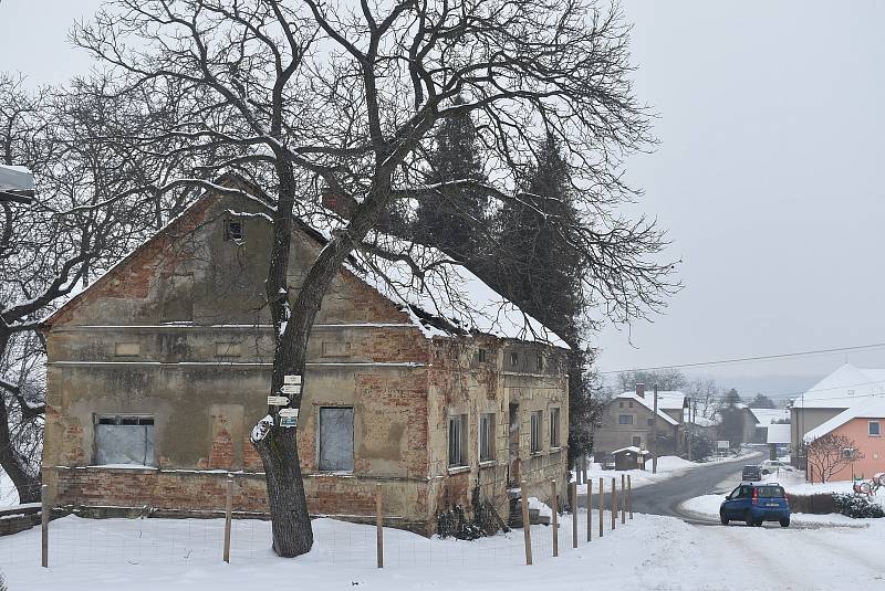 Morbidní atrakcí Liptaně je rodný dům masového vraha Blažka. Dnes může sloužit k natáčení hororů.  Nový majitel by ho chtěl rekonstruovat na ubytovací zařízení.