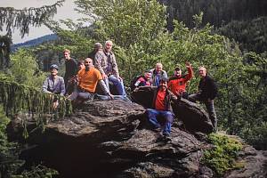 Horolezecký oddíl ve Vrbně pod Pradědem byl založen před padesáti lety a funguje dodnes. Horolezci - veteráni - vzpomínají ve středisku Střecha. Leden 2024