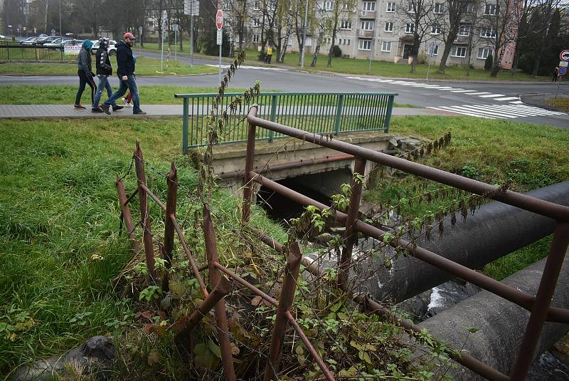 Kobylí potok v centru Bruntálu po revitalizaci vypadá skvěle.