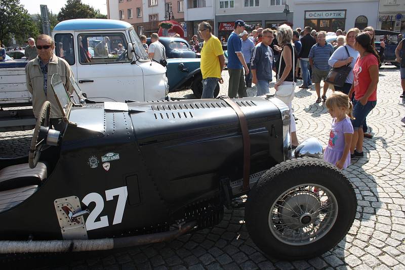 Trofeo Niké Jeseníky - 40 veteránů projíždělo o víkendu bruntálským okresem , zastávku měli i na