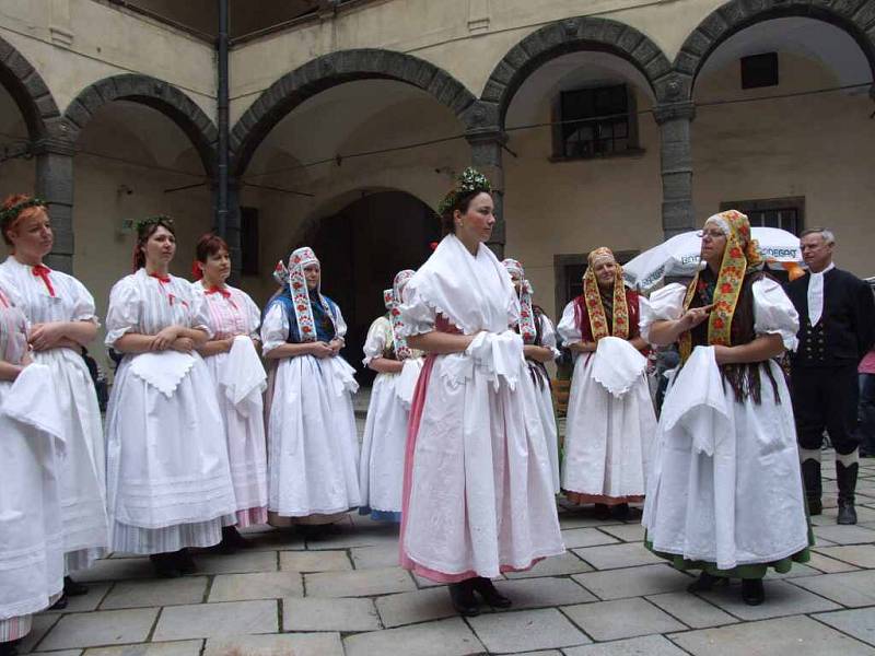 Na zámku vystoupil také folklorní soubor Bejatka.