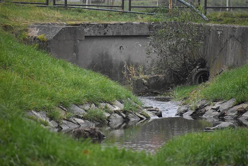 Kobylí potok v centru Bruntálu po revitalizaci vypadá skvěle.