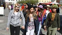 Studentům patřilo v pátek 15. května centrum Bruntálu. Zejména těm, kteří si pořídili vlastní pokrývku hlavy, protože šlo o Kloboukový majáles.