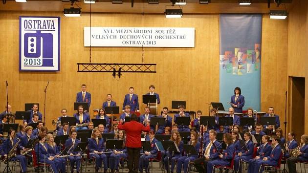 Dechový orchestr mladých z Krnova úspěšně pokračuje ve své činnosti pod uměleckým vedením Luďka Tlacha. Orchestr, který funguje již 51 let, získal v Mezinárodní soutěži velkých dechových orchestrů Ostrava 2013 zlaté pásmo.