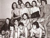 První potápěčský klub Bruntál, seznam jeho členů najdete v článku vedle fotografie. Snímek je z roku 1975.