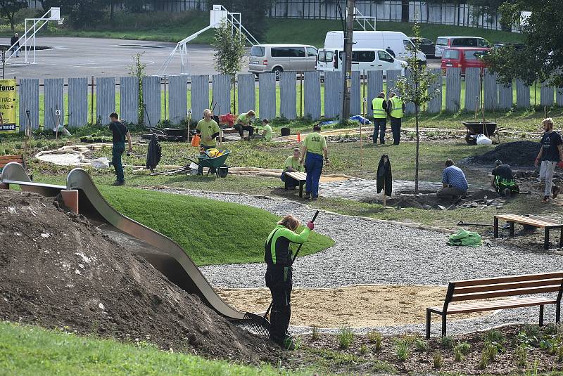 Soutěž mladých zahradníků Lipová ratolest probíhá na hřišti v Krnově Kostelci. 23. září 2021.