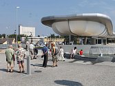 Futuristickou podobu má dopravní terminál, který dva roky stavěli v bruntálské Nádražní ulici.