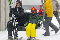 Branná lanovka a sjezdovka přivítala první lyžaře už 17. listopadu. Navzdory oteplení se zde lyžovalo už o víkendu.